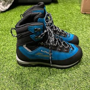 NWOT Womens Lowa Cevedale Evo GTX Blue